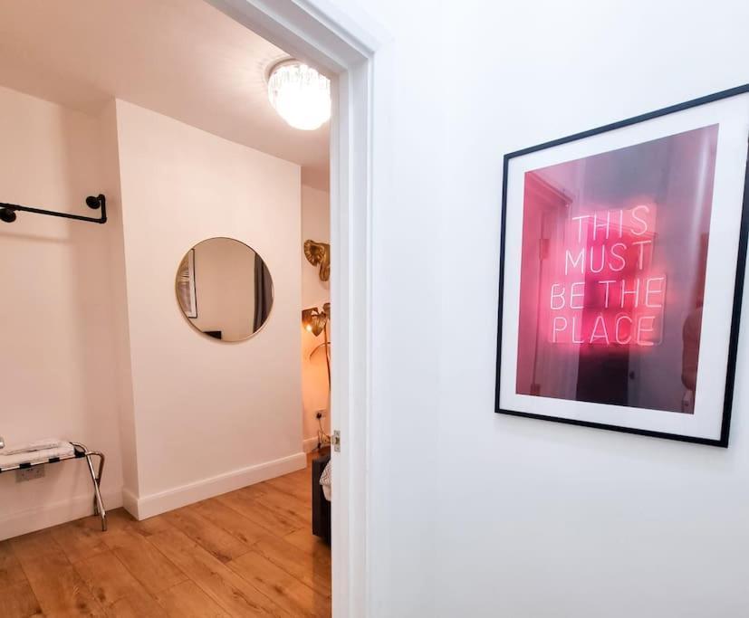 Appartamento Stylish And Cosy 2 In W Private Parking Londra